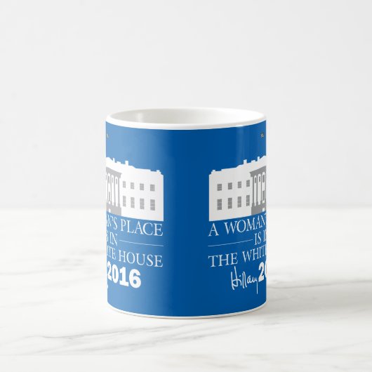 Eine Frau ist in der Hillary-Tasse des Weißen Haus Kaffeetasse (Mittel)