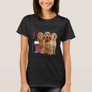 Eine Frau kann allein auf Wein nicht mit Goldendoo T-Shirt