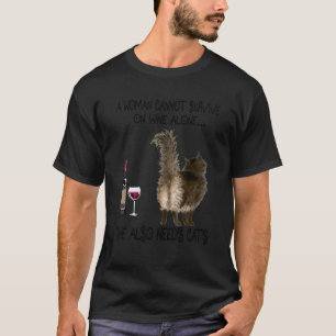 Eine Frau kann nicht allein von Wein überleben, si T-Shirt
