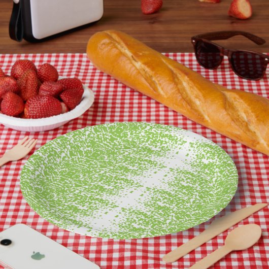 Eine Frau mit einem grauen Pullover und einer Bril Pappteller (Picknick)