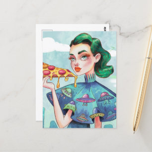 Eine Frau mit einem Stück Pizza-UFO-Shirt Postkarte