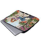 Eine Frau mit Kaffee, Katze und Pflanze Laptopschutzhülle (Vorne Knopf)