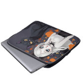 Eine Frau mit schwarzer Katze. Laptopschutzhülle (Vorne Knopf)