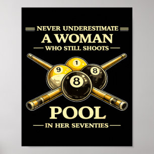 Eine Frau unterschätzen, die Poolbillard spielt 70 Poster