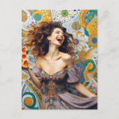 Eine fröhliche Frau mit Pizza aus Pepperoni Postkarte (Vorderseite)