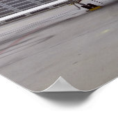 Eine Frontansicht auf ein unbemanntes Flugzeug von Poster (Ecke)