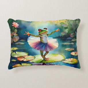 Eine Froschballerina tanzt auf einem Lotusblatt in Dekokissen
