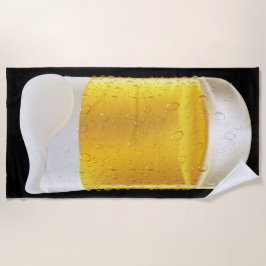 Eine frostige Tasse von Eiskalt-Sudsy-Bier Strandtuch