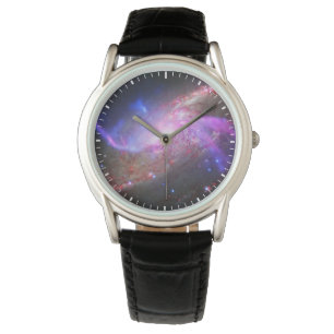 Eine galaktische Lichtshow in Spiralgalaxie Ngc 42 Armbanduhr