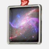 Eine galaktische Lichtshow in Spiralgalaxie Ngc 42 Ornament Aus Metall (Links)