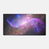 Eine galaktische Lichtshow in Spiralgalaxie Ngc 42 Schreibtischunterlage (Vorderseite)