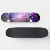 Eine galaktische Lichtshow in Spiralgalaxie Ngc 42 Skateboard (Horizontal)