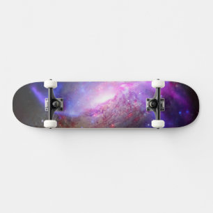Eine galaktische Lichtshow in Spiralgalaxie Ngc 42 Skateboard
