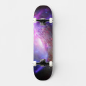 Eine galaktische Lichtshow in Spiralgalaxie Ngc 42 Skateboard (Vorderseite)