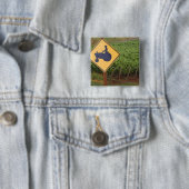 Eine gelbe Traktorüberfahrt unterzeichnen herein Button (Beispiel)