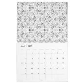Eine gemusterte, optisch ansprechende, weiße und s kalender (Mär 2027)