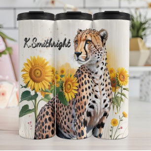 Eine Geparden auf einem Sonnenblumenfeld Thermosbecher