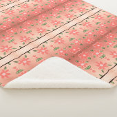 Eine geschwungene Blankendecke in Pfirsichblüte Sherpadecke (3/4)