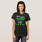 Eine gesegnete Ehefrau am St. Patrick's Day T-Shirt (Vorne ganz)