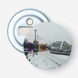 Eine gestreifte Straßenbahn Flaschenöffner
