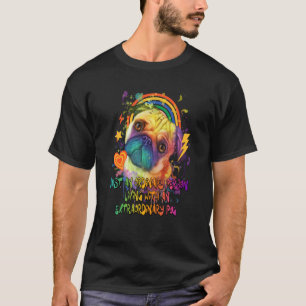 Eine gewöhnliche Person mit außergewöhnlichem Pug T-Shirt
