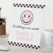 Eine glückliche Babe Pink Smile Face Nehmen Sie ei Sockelschild (In Situ)