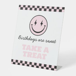 Eine glückliche Babe Pink Smile Face Nehmen Sie ei Sockelschild