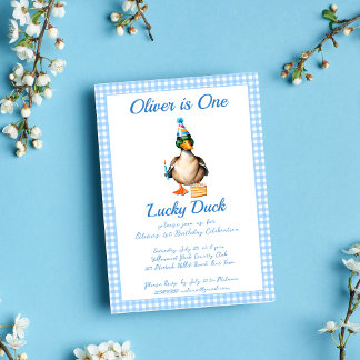 Eine glückliche Ente mit blauer Gingham Geburtstag Einladung