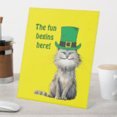 Eine glückliche irische Katze Sockelschild (In Situ)