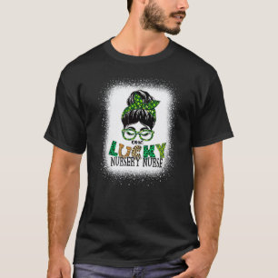 Eine glückliche Kinderkrankenschwester gebleichtes T-Shirt