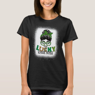 Eine glückliche Schulkrankenschwester gebleichtes T-Shirt