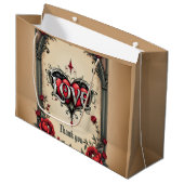 Eine gotische Romantik. Ein verzierter, gotischer Große Geschenktüte (Vorderseite Schrägansicht)