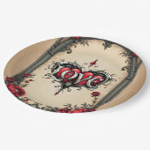 Eine gotische Romantik. Ein verzierter, gotischer  Pappteller (Schrägansicht)