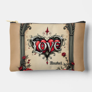 Eine gotische Romantik. Ein verzierter, gotischer Zubehörtasche
