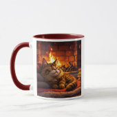 Eine graue Katze schläft friedlich auf einem Teppi Tasse (Links)