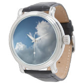 Eine große gekrümmte Wolke Armbanduhr (Schrägansicht)