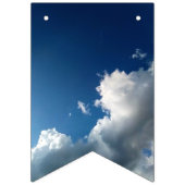 Eine große gekrümmte Wolke Wimpelkette (Erste Fahne)