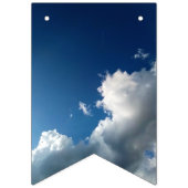 Eine große gekrümmte Wolke Wimpelkette (Dritte Fahne)