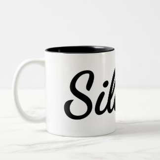 Eine große Menge Stille und Koffein Zweifarbige Tasse