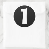 Eine große runde schwarze Zahlenklammer von Janz Runder Aufkleber (Tasche)