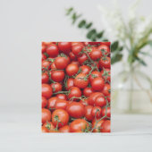 Eine große Tomatenpflanze auf einem Markt hält sic Postkarte (Stehend Vorderseite)
