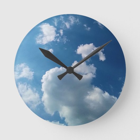 Eine große Wolke Runde Wanduhr (Vorderseite)