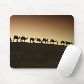 Eine Gruppe Kamelzüchter mit ihren Kamelen Mousepad (Mit Mouse)