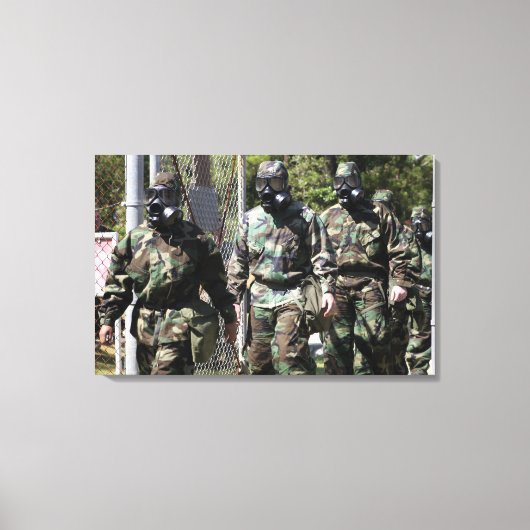 Eine Gruppe von Solar Challenge-Teilnehmern Leinwanddruck (Vorderseite)