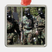 Eine Gruppe von Solar Challenge-Teilnehmern Silbernes Ornament (Vorne)