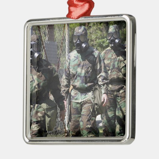 Eine Gruppe von Solar Challenge-Teilnehmern Silbernes Ornament (Links)