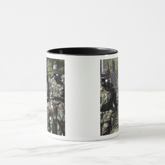 Eine Gruppe von Solar Challenge-Teilnehmern Tasse (Zentrum)