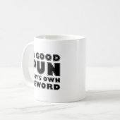 Eine gute Puppe, die sich in die Sonne legt Kaffeetasse (Vorderseite Links)