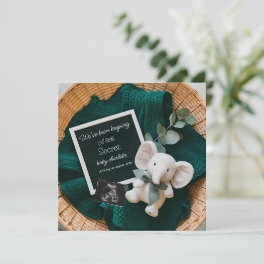 Eine heimelige neutrale Korbschwangerschaft Einladung (Stehend Vorderseite)