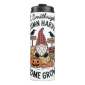 Eine Herbstgnome- und Ernteszene Thermosbecher (Vorderseite)